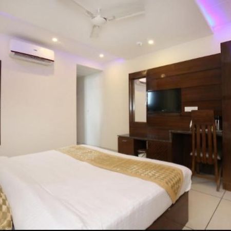 Hotel Silver Palm Zirakpur المظهر الخارجي الصورة