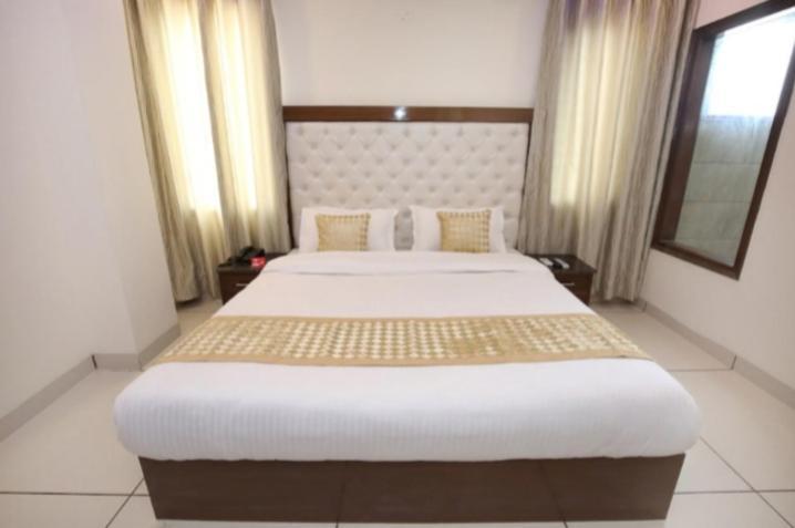 Hotel Silver Palm Zirakpur المظهر الخارجي الصورة