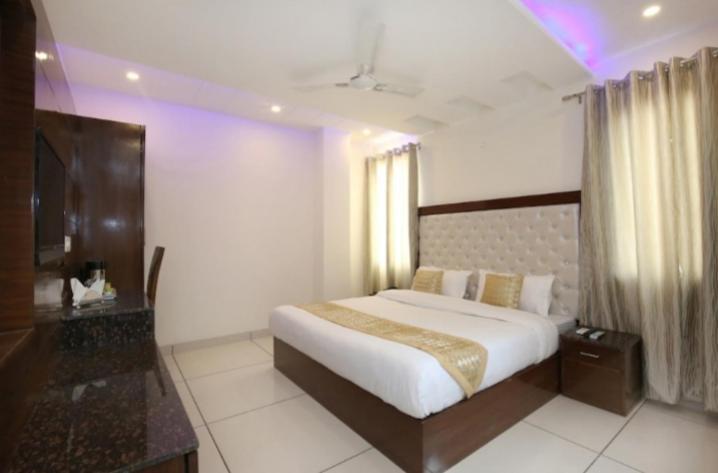 Hotel Silver Palm Zirakpur المظهر الخارجي الصورة