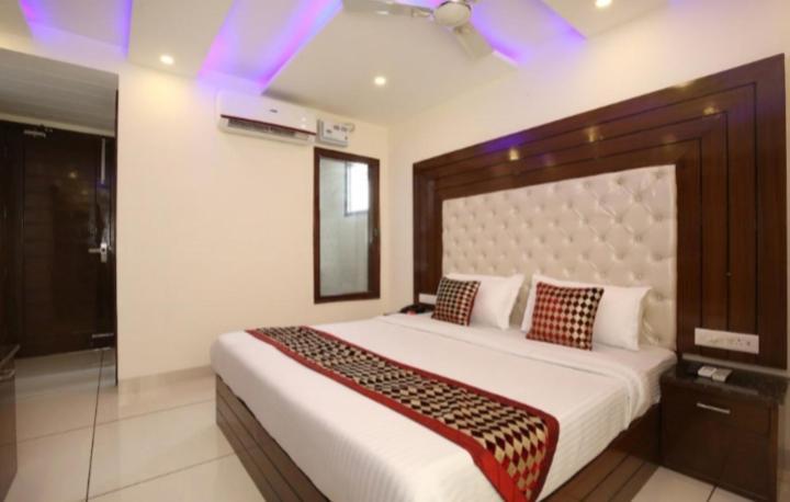 Hotel Silver Palm Zirakpur المظهر الخارجي الصورة