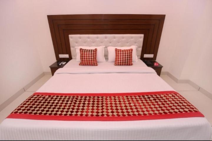 Hotel Silver Palm Zirakpur المظهر الخارجي الصورة